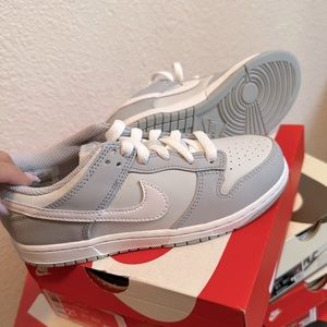 2.5 Nike dunks ps “pure platinum”